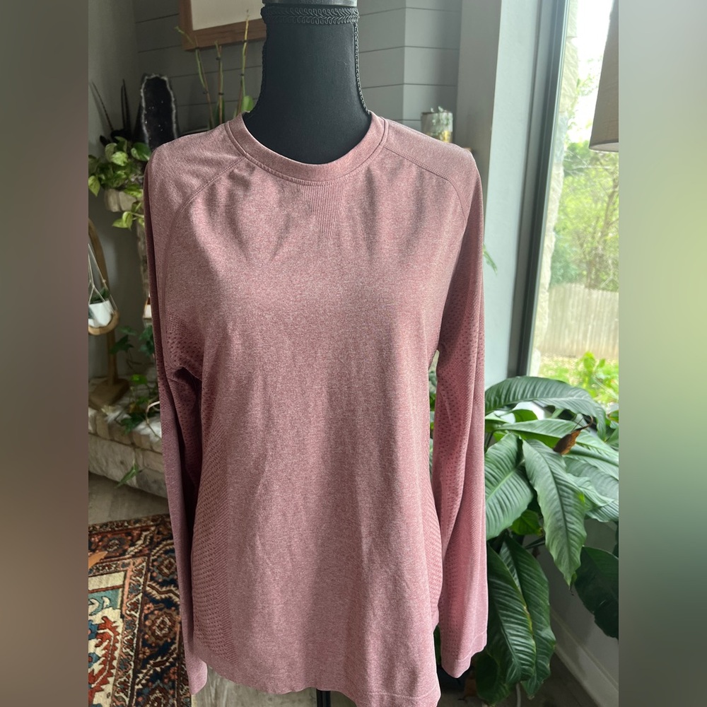 FIGS Heather Pink Long Sleeve Seamless Figs Underscrub Top